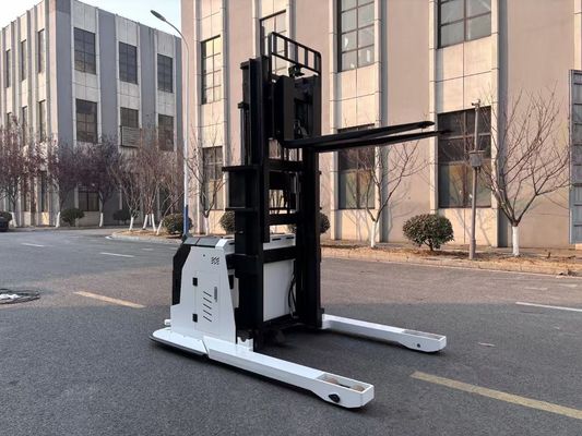 AGV Body  Electric Pallet  Stacker Lifting Height 4 Meters Fork Adjustment Range 400-700mm Curtis Control System