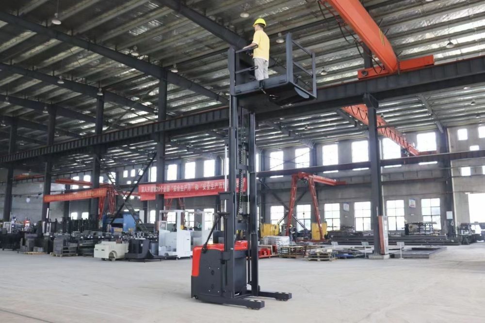 1000 KG Electric Forklift Truck Electric Pallet Stacker 4000 MM Lift height