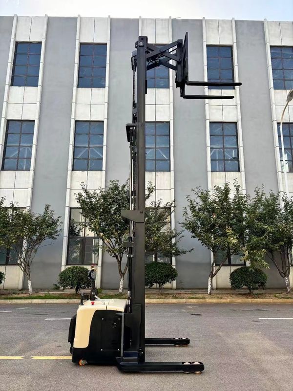 5 Meters Height 24V210AH Single Electric Reach Forklift with 1500 kg Load Capacity