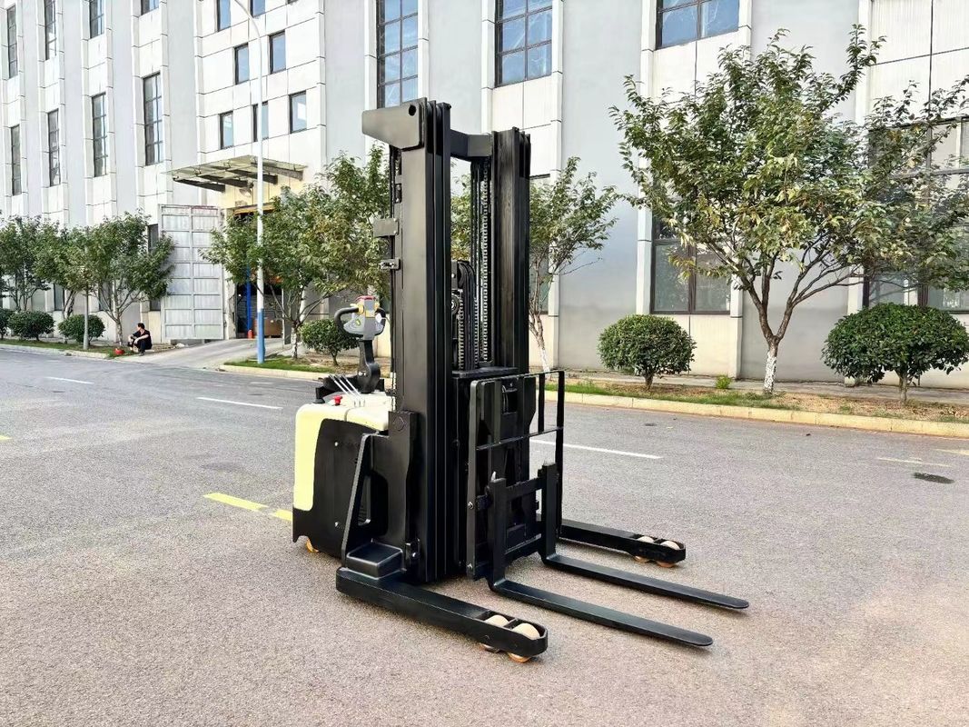 Electric Reach Forklift with Single Reach and Seated Operation Mode 1500 kg Capacity