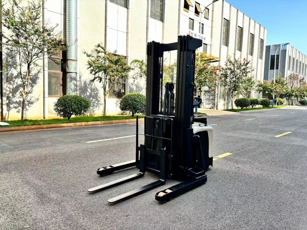 Electric Reach Forklift with Single Reach and Seated Operation Mode 1500 kg Capacity
