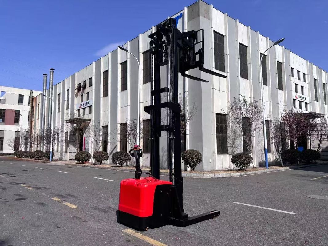 Single Point Position  Reach Forward Electric Forklift Truck Load Capacity 2.0 Tons Lifting Height 3500 Meters
