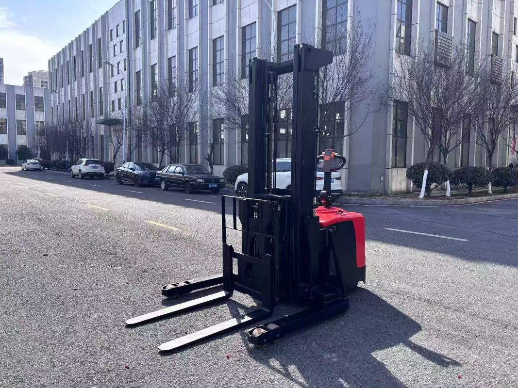 Single Point Position  Reach Forward Electric Forklift Truck Load Capacity 2.0 Tons Lifting Height 3500 Meters